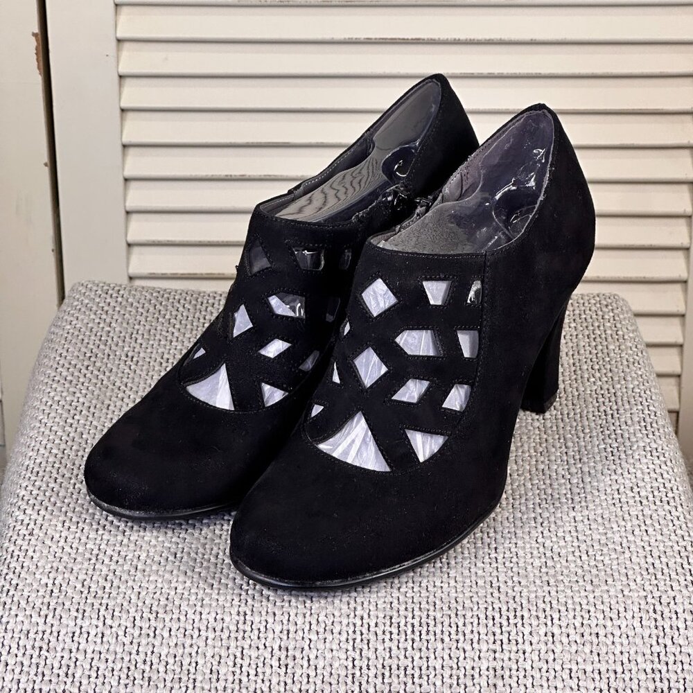 Aerosoles Vintage Black Vegan Suede Zip Up Casual Low Ankle Bootie Heel Size 7.5